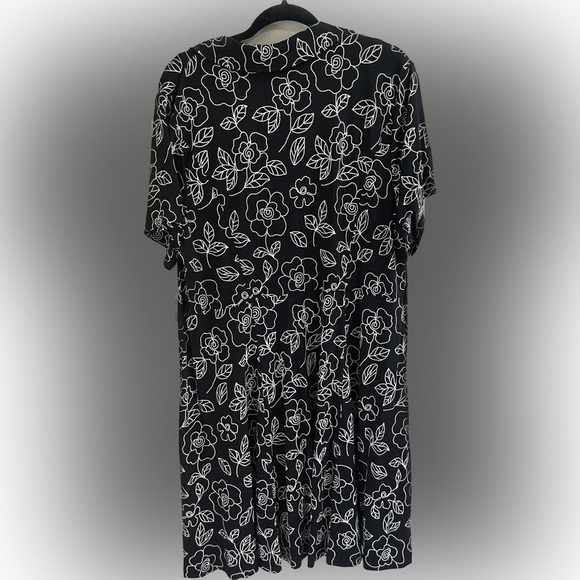 NEW with tags…black and white super cute dress! Signature by Robbie Be. 2x - Picture 2 of 4